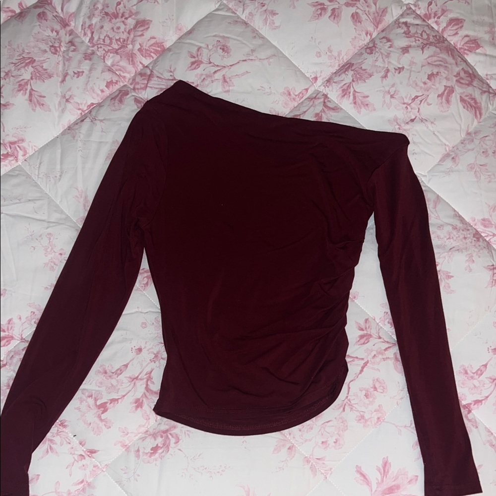 Asymmetrical Shoulder Ruched Cropped Top - Picture 6 of 13